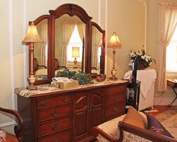 Deluxe-Doppelzimmer, 1 Schlafzimmer, eigenes Bad, Gartenblick | Bügeleisen/Bügelbrett, kostenloses WLAN, Bettwäsche