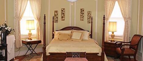 Tabla de planchar con plancha, wifi gratis y ropa de cama