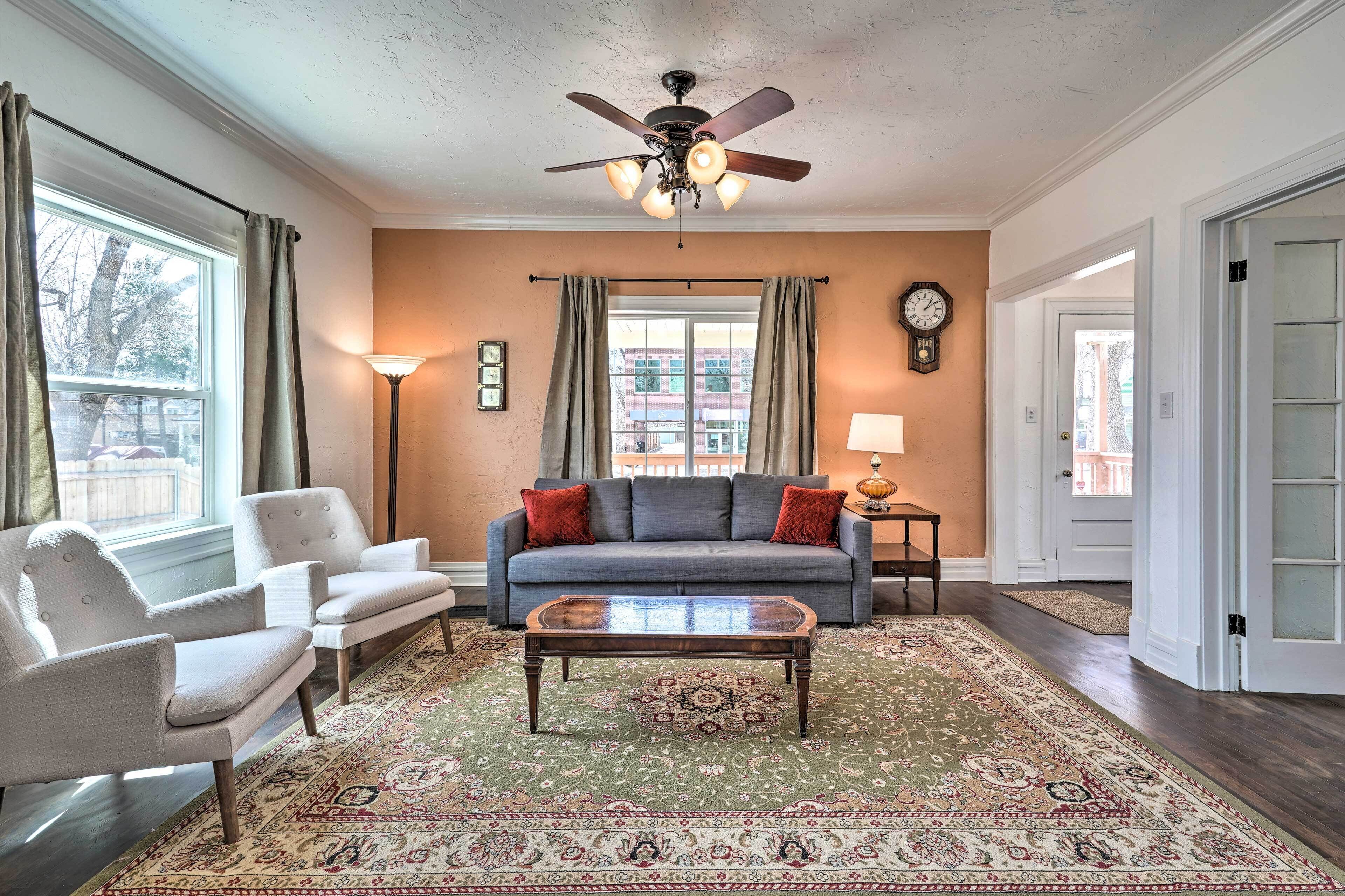 Charming Colorado Springs Retreat w/ Hot Tub!