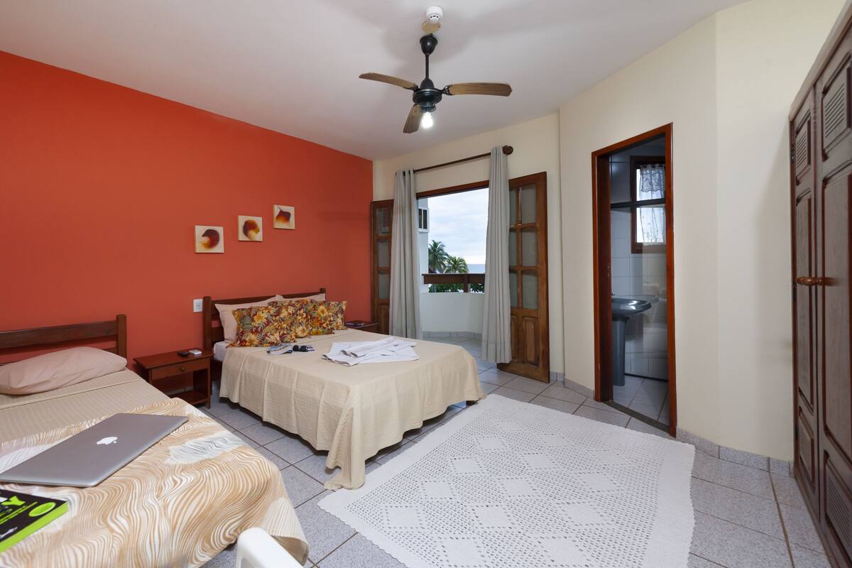 Triple Room | Minibar, WiFi (free), bed sheets