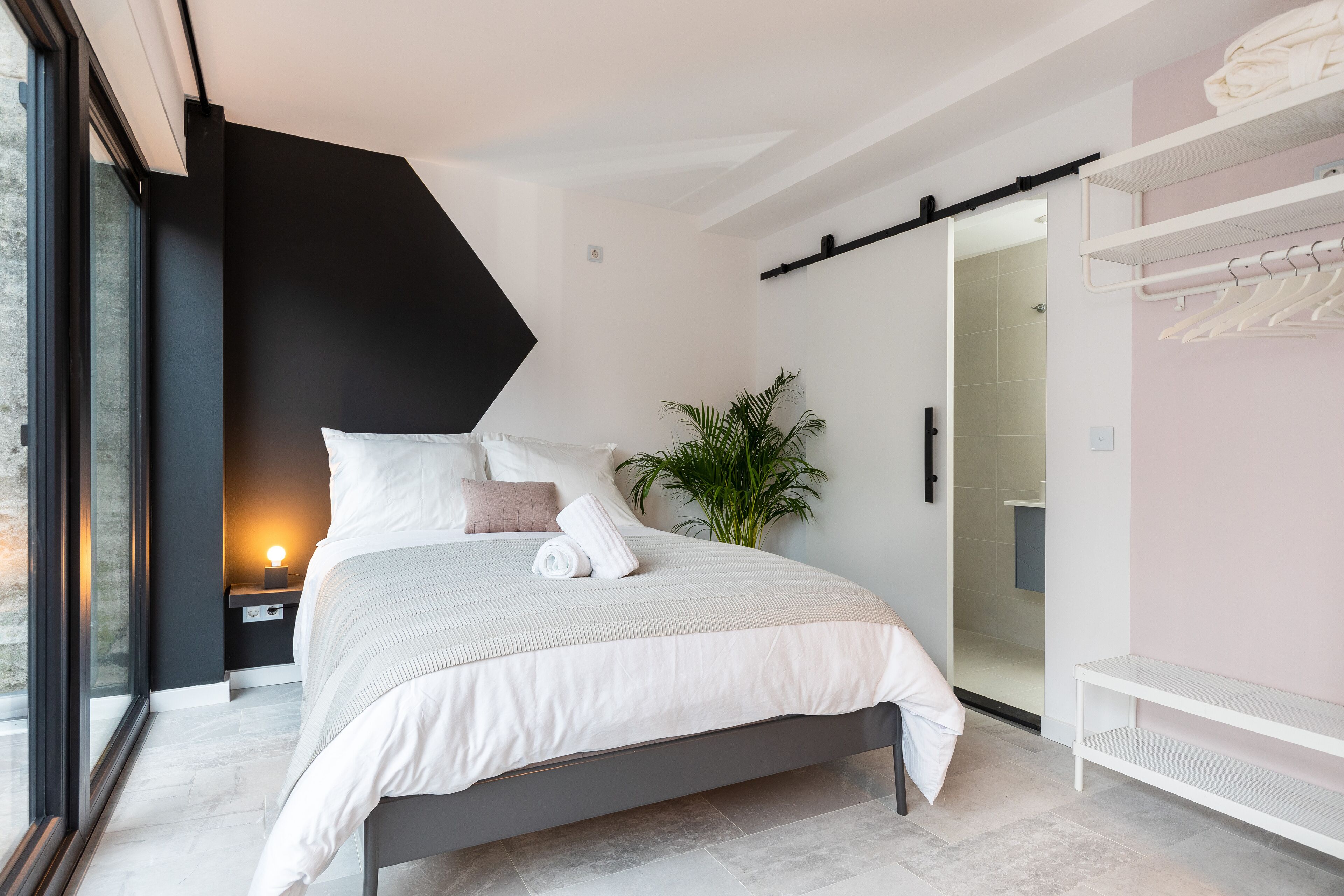 Sea Breeze 2 room loft apt with terrace 3min to Scheveningen Beach