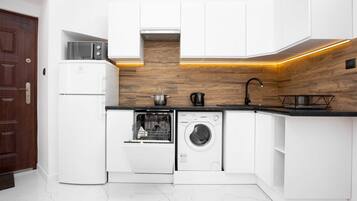 Fridge, microwave, stovetop, dishwasher