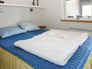 2 bedrooms, cribs/infant beds