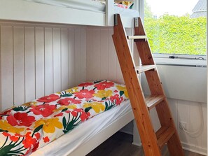 House | 2 bedrooms, cribs/infant beds