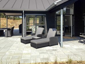 House | Outdoor dining - Spacious Holiday Home in Humble With Beach Nearby (Bindslev)