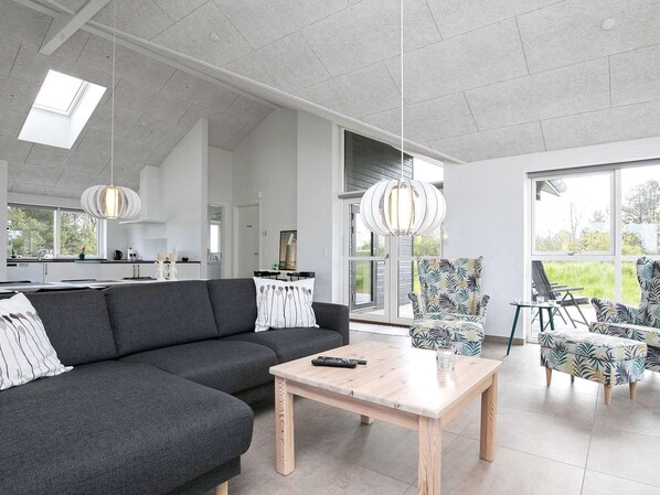 House | Interior - Spacious Holiday Home in Humble With Beach Nearby (Bindslev)