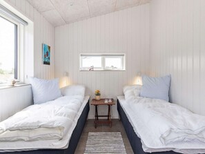 4 bedrooms - Spacious Holiday Home in Humble With Beach Nearby (Bindslev)
