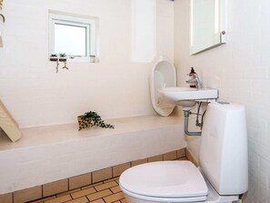 House | Bathroom - 12 Person Holiday Home in Ebeltoft (Ebeltoft)