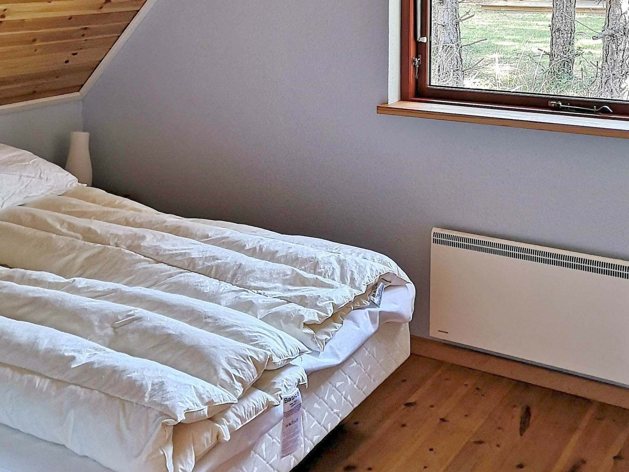 3 bedrooms, cots/infant beds