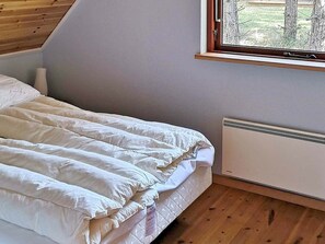 3 bedrooms, cribs/infant beds