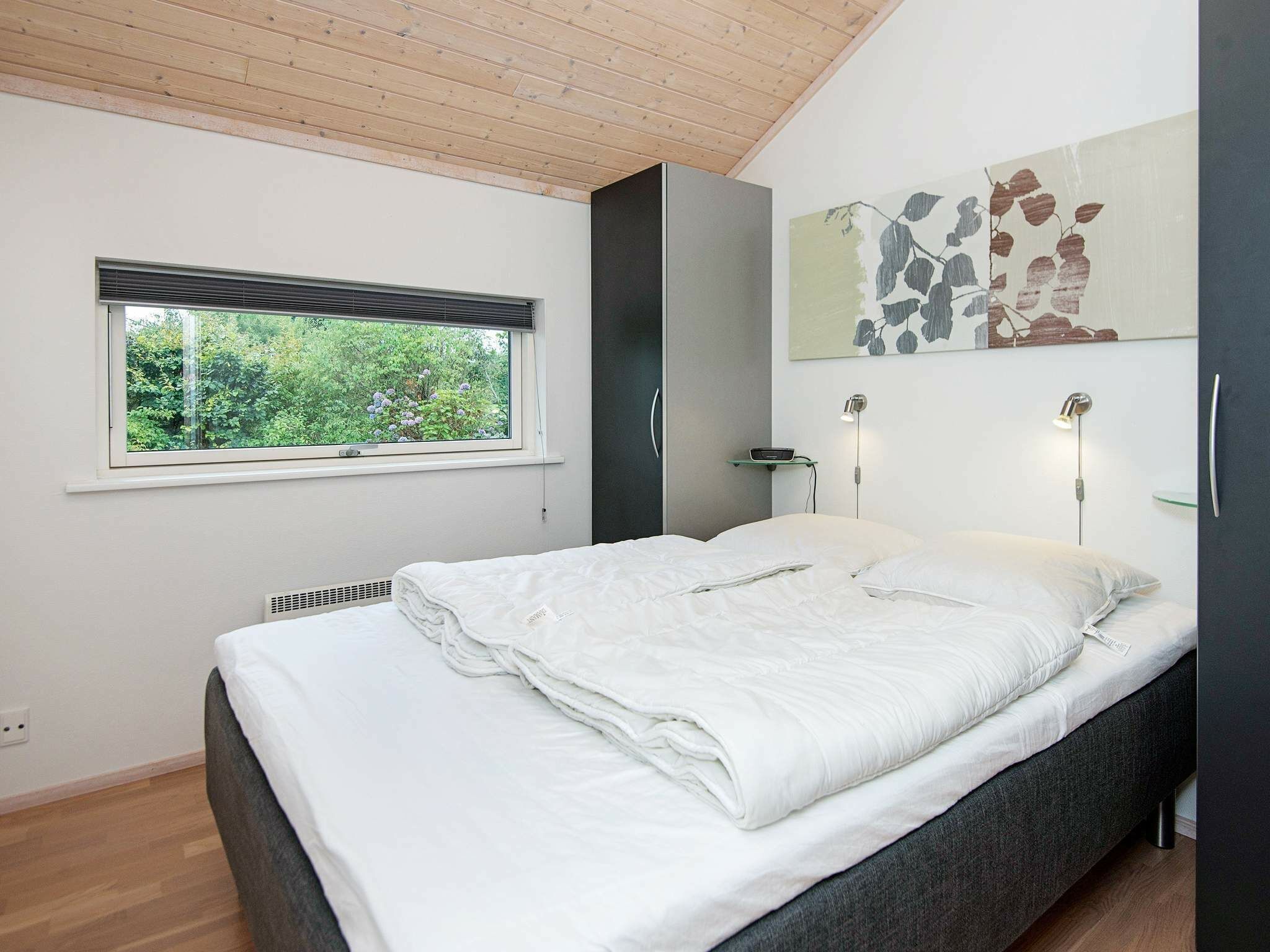 4 bedrooms, cots/infant beds