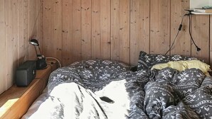 2 bedrooms, individually furnished - 6 Person Holiday Home in Seim (Lindas)