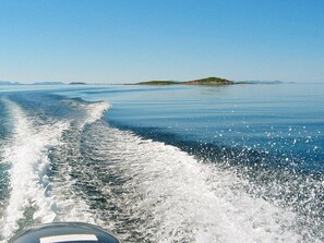 Beach - 7 Person Holiday Home in Abelvær (Naeroy)