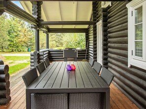 House | Outdoor dining