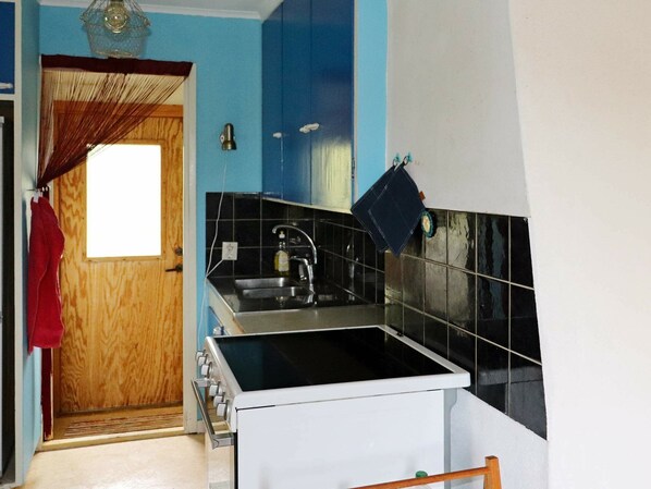 Coffee/tea maker, fridge, microwave - 4 Person Holiday Home in Falkenberg (Falkenberg)