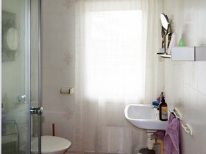 House | Bathroom - 4 Person Holiday Home in Falkenberg (Falkenberg)