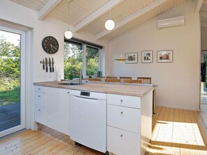 House | Private kitchen | High chair - Tranquil Haven in Nr. Lyngby-by Traum (Lokken)