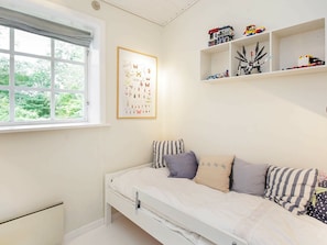 4 Schlafzimmer, Babybetten