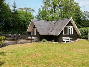 Exterior - Alluring Holiday Home in Glesborg With Barbecue (Glesborg)