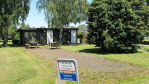 En skylt som visar att parkering är förbjuden på Petangbane.