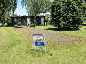 A sign indicating parking is prohibited on Petangbane. - 4 Person Holiday Home in Karrebaeksminde (Karrebæksminde)