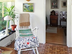 2 Schlafzimmer, individuell eingerichtet