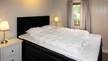 3 bedrooms, individually furnished