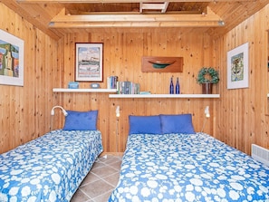 2 bedrooms, cribs/infant beds