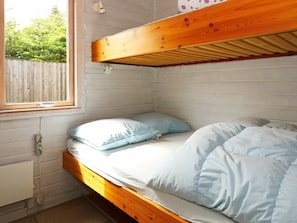 3 bedrooms, cribs/infant beds