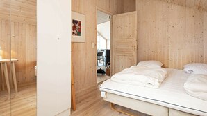 2 bedrooms, cribs/infant beds