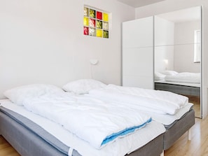3 bedrooms, cribs/infant beds