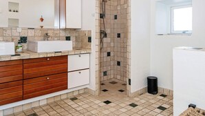 Bathroom - Cozy Holiday Home in Ebeltoft near Beach (Ebeltoft)