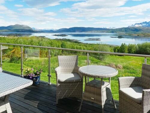 Seaside Charm in Hamaroy-by Traum