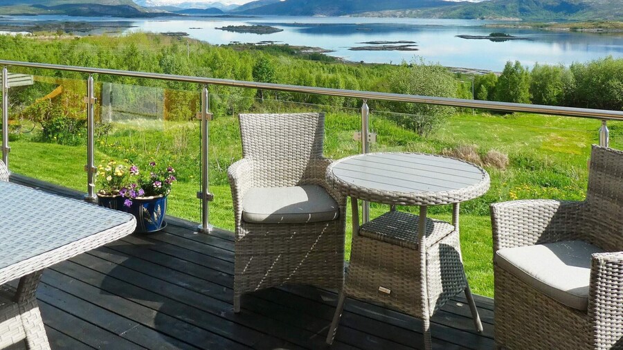 Seaside Charm in Hamaroy-by Traum