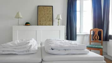 2 bedrooms, cribs/infant beds