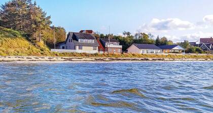 Seaside Retreat in Hvalpsund-by Traum