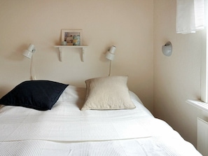 2 Schlafzimmer, individuell eingerichtet