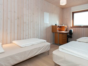 House | 2 bedrooms, cribs/infant beds