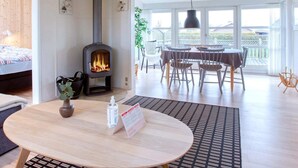 House | Dining - Chic Holiday Home in Syddanmark near Sea (Svendborg)