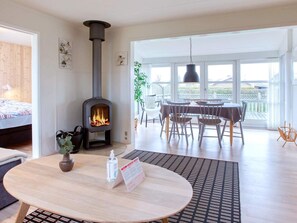 Dining - Chic Holiday Home in Syddanmark near Sea (Svendborg)