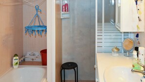 Bathroom - 3 Person Holiday Home in Vartdal (Orsta)