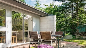 Balcony - Secluded Holiday Home in Rønde With Terrace (Ronde)
