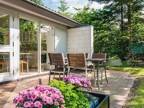 Balcony - Secluded Holiday Home in Rønde With Terrace (Ronde)