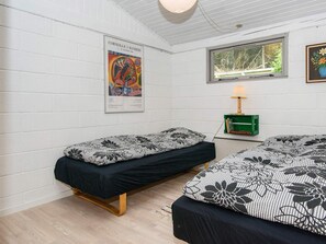 3 bedrooms - Secluded Holiday Home in Rønde With Terrace (Ronde)
