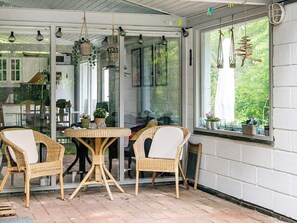 Dining - Secluded Holiday Home in Rønde With Terrace (Ronde)
