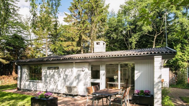 Balcony - Secluded Holiday Home in Rønde With Terrace (Ronde)