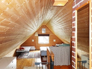 1 Schlafzimmer, individuell eingerichtet