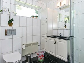 Bathroom - Modern Holiday Home in Ebeltoft With Terrace (Ebeltoft)