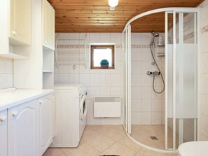 Bathroom - Serene Holiday Home in Kalundborg With Terrace (Kalundborg)