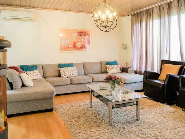 Living room - Holiday Home in Uddevalla (Uddevalla)